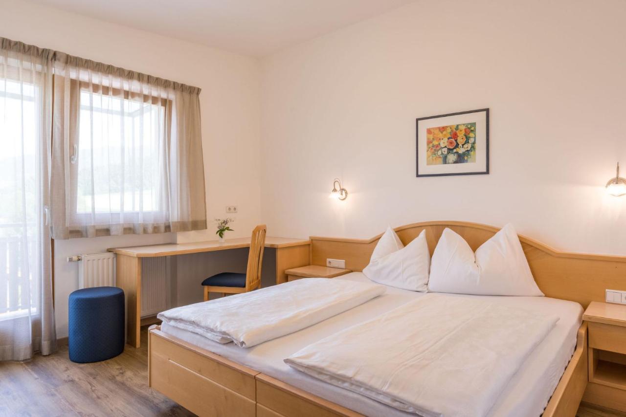 Garni Schorneck Bed & Breakfast Brunico Bagian luar foto