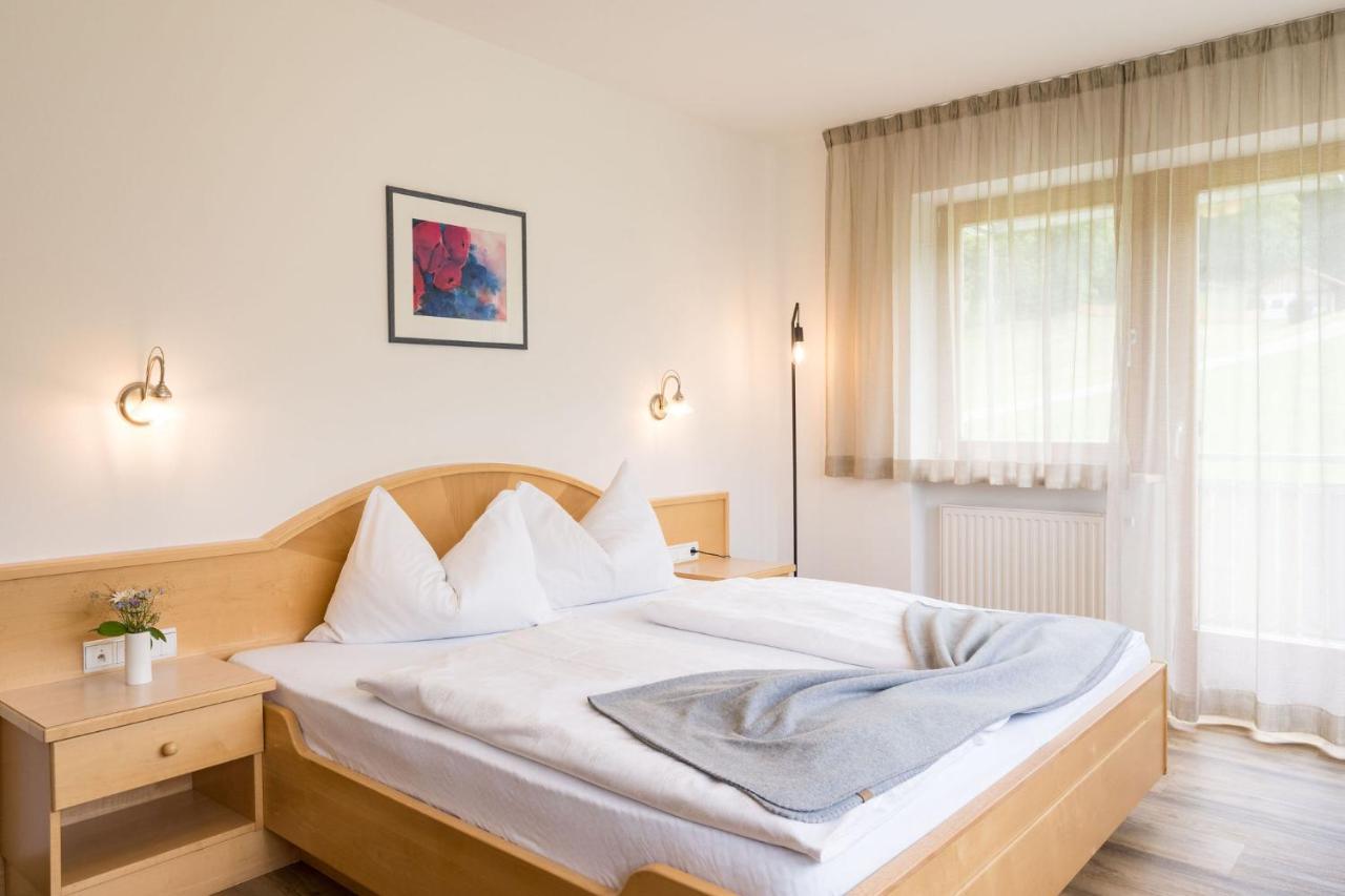 Garni Schorneck Bed & Breakfast Brunico Bagian luar foto