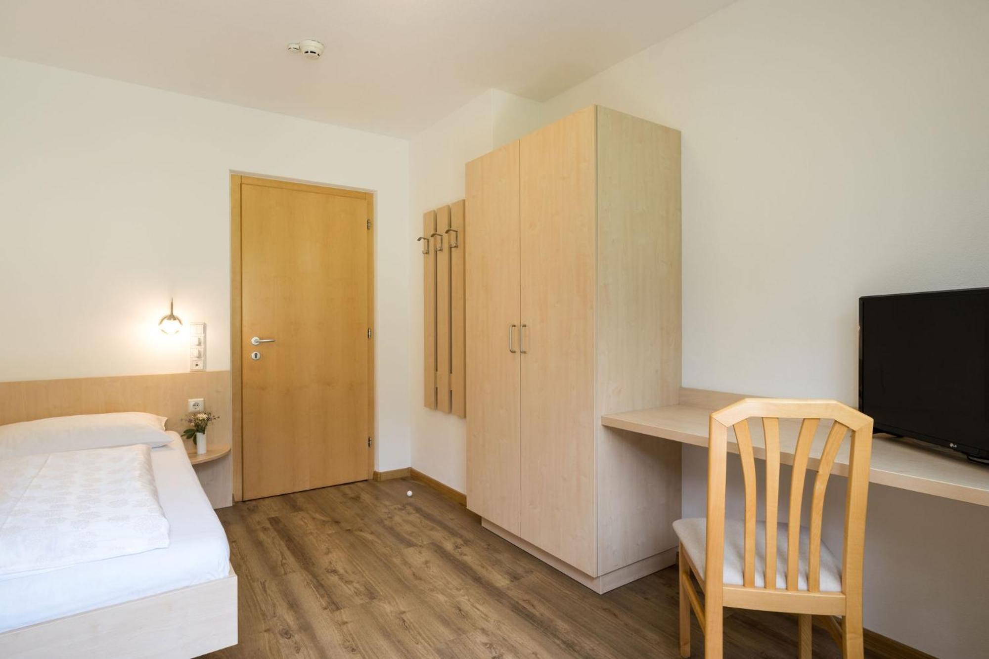 Garni Schorneck Bed & Breakfast Brunico Bagian luar foto