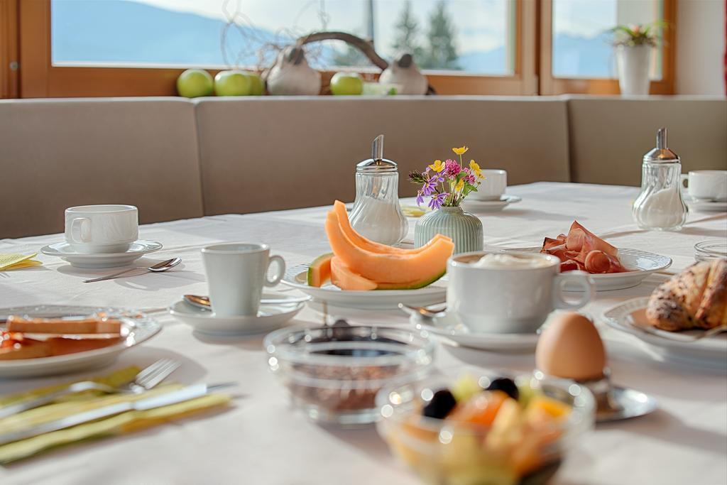 Garni Schorneck Bed & Breakfast Brunico Bagian luar foto